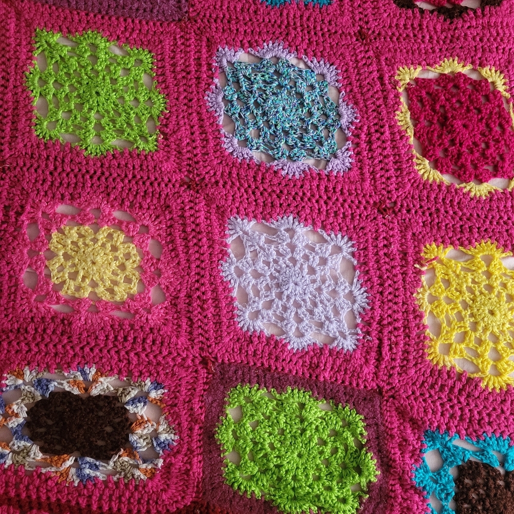 STUNNING Hand Crocheted Blanket - Picture 3 of 7